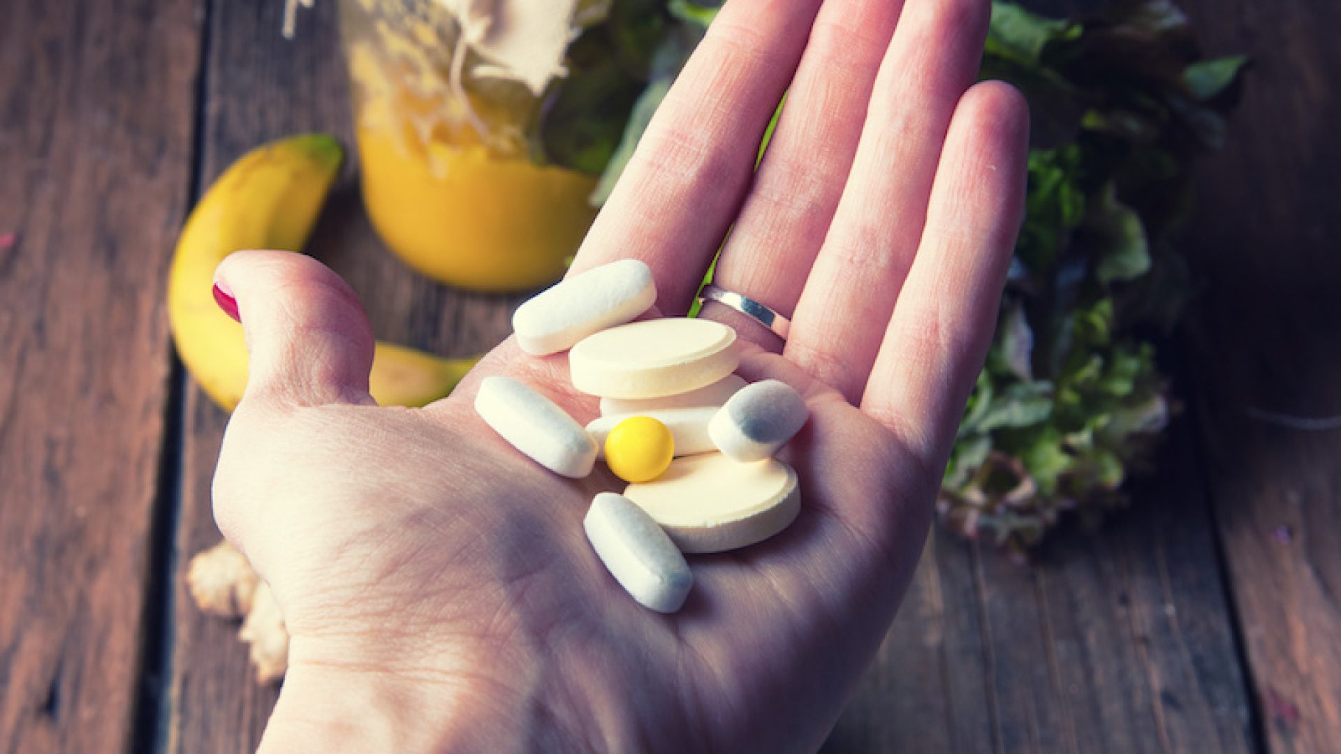 Choice between vitamins from supplements or from vegetables and fruits